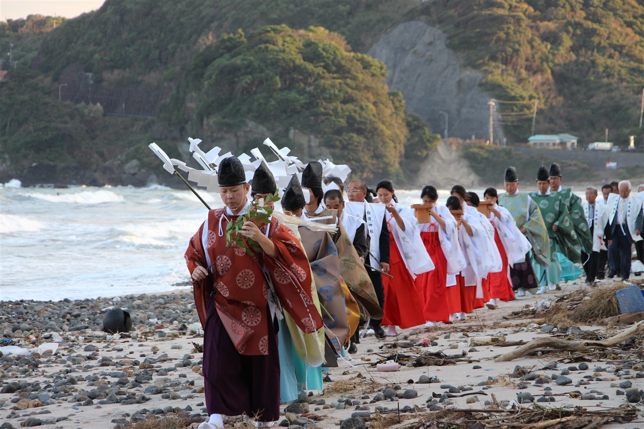 Shirahama shrine large annual festival