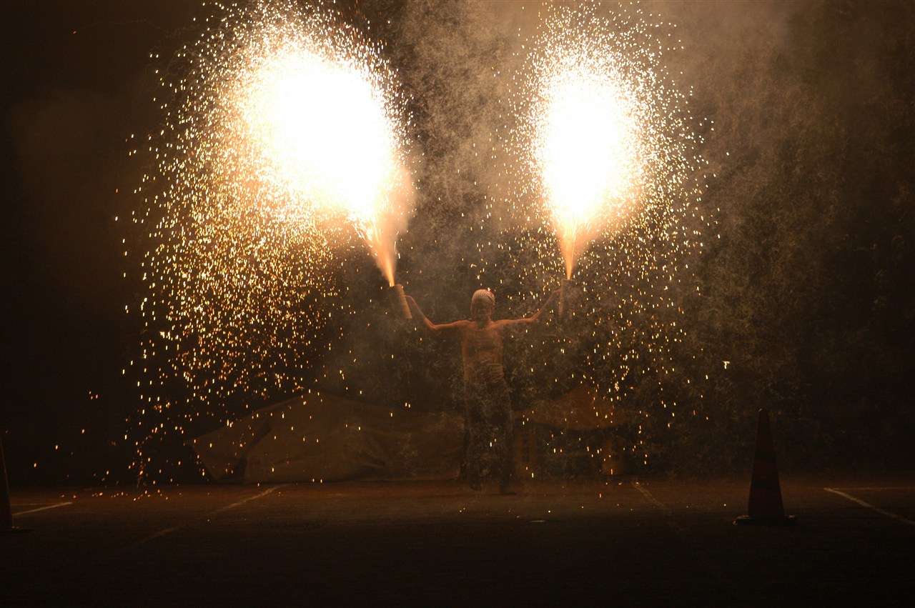 Hand cylinder fireworks